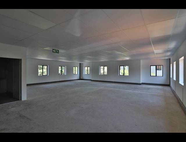 1,527M² OFFICE TO LET IN VORNA VALLEY